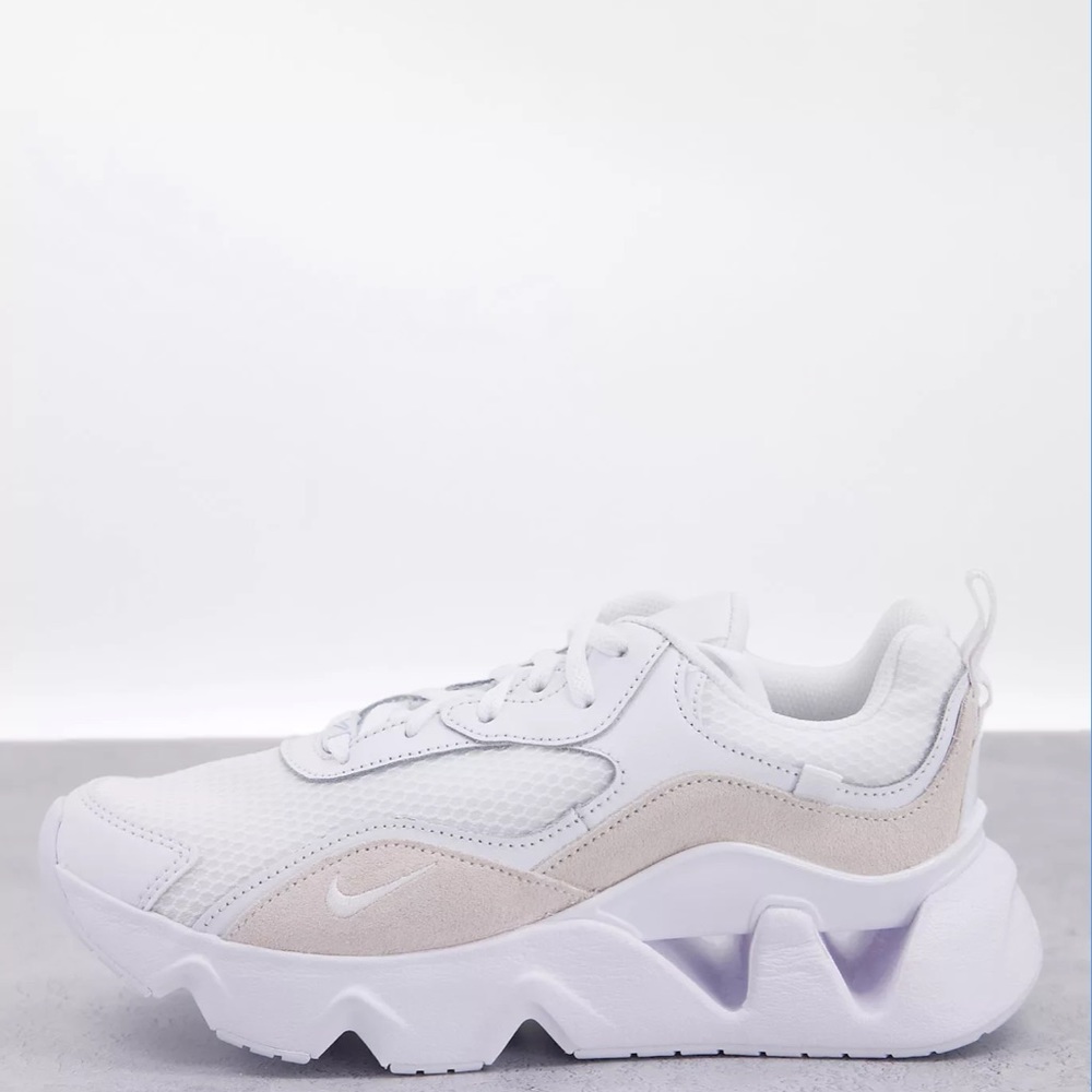 Nike Ryz 365 2 sneakers in triple white